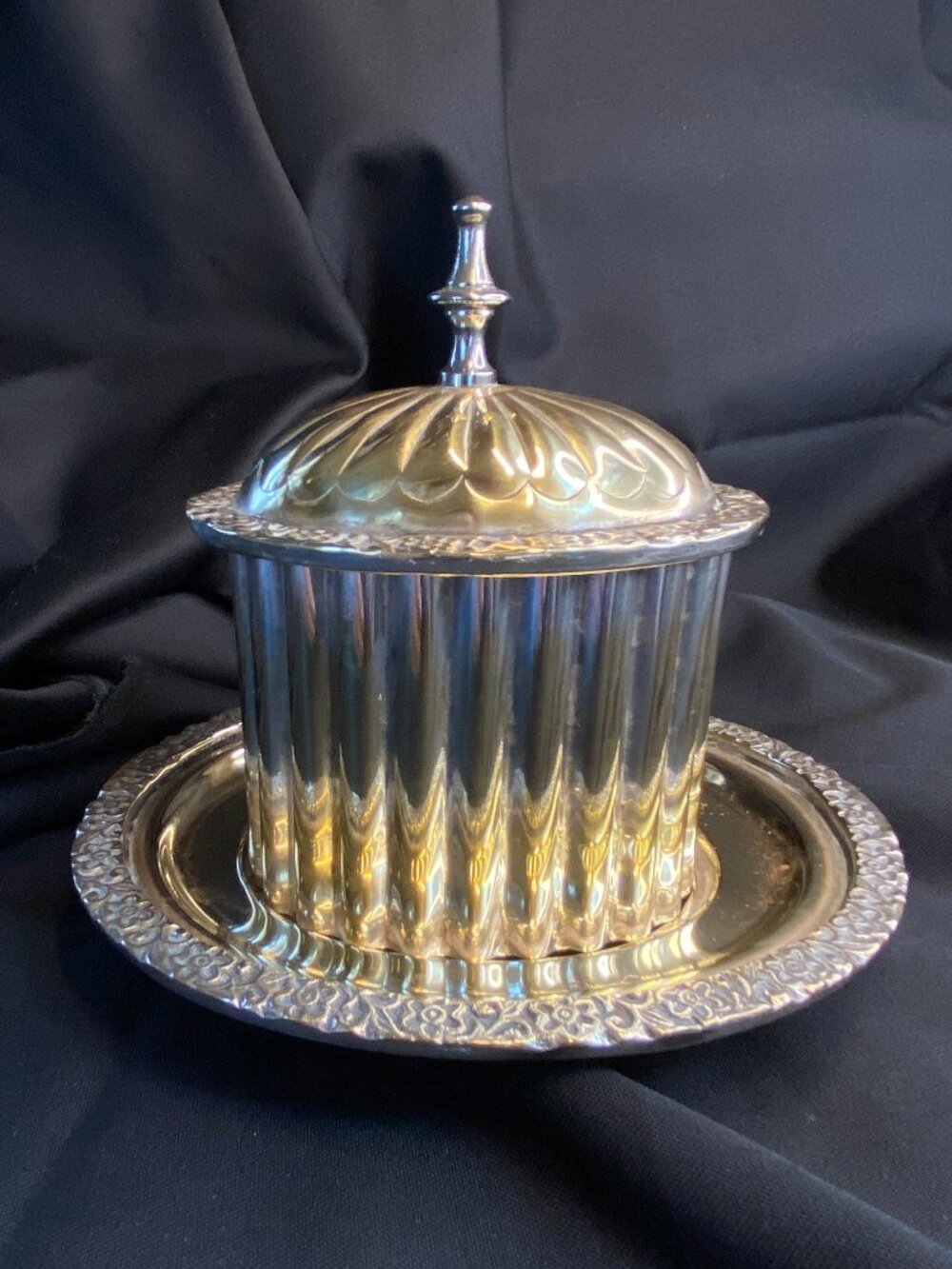 RARE FIND Vintage Silverplated Lidded English Fluted Tea Caddy w/ Footed Plate